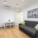 {10 Minutes From Centre} Free Wi-Fi & Netflix