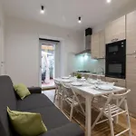 {10 Minutes From Centre} Free Wi-Fi & Netflix