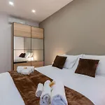 {10 Minutes From Centre} Free Wi-Fi & Netflix