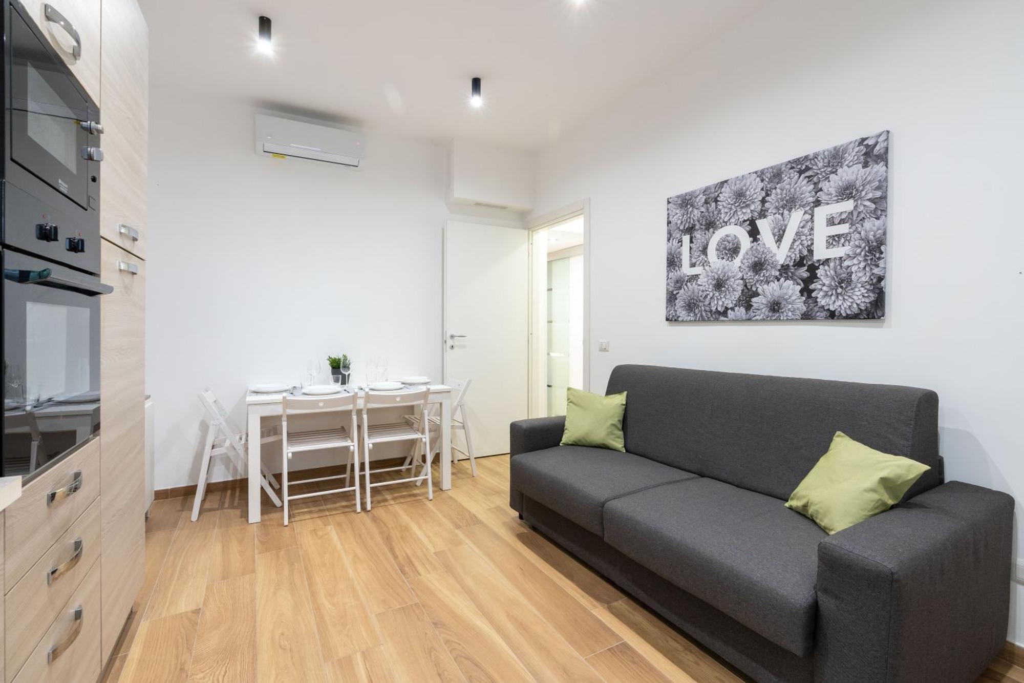 {10 Minutes From Centre} Free Wi-fi & Netflix