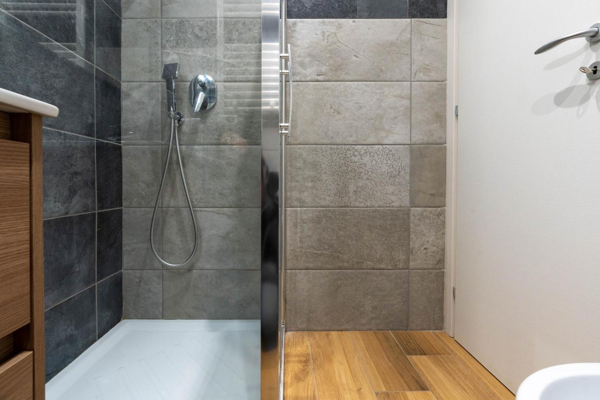 {10 Minutes From Centre} Free Wi-fi & Netflix * Rom
