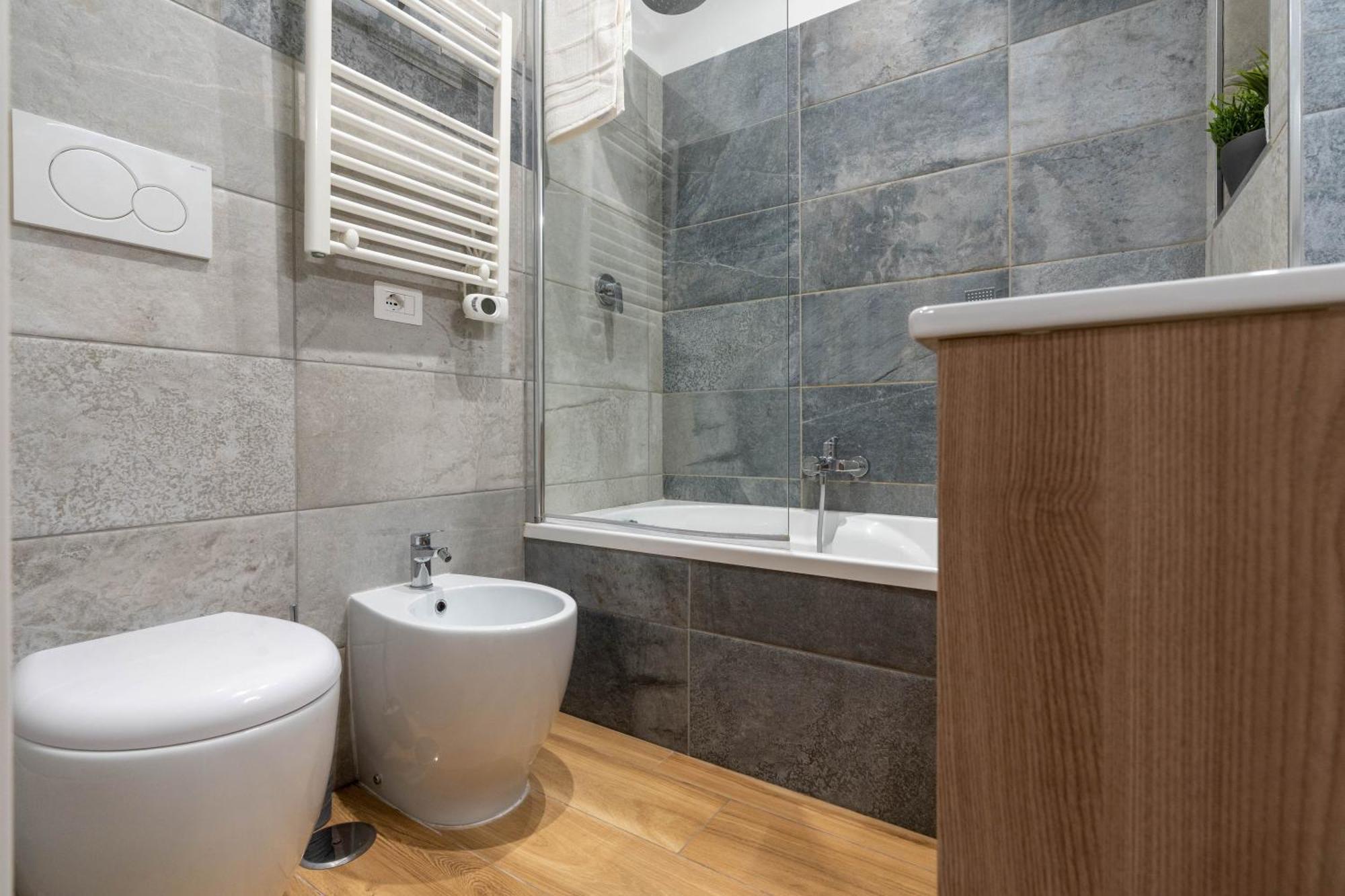 {10 Minutes From Centre} Free Wi-fi & Netflix Apartment Rom