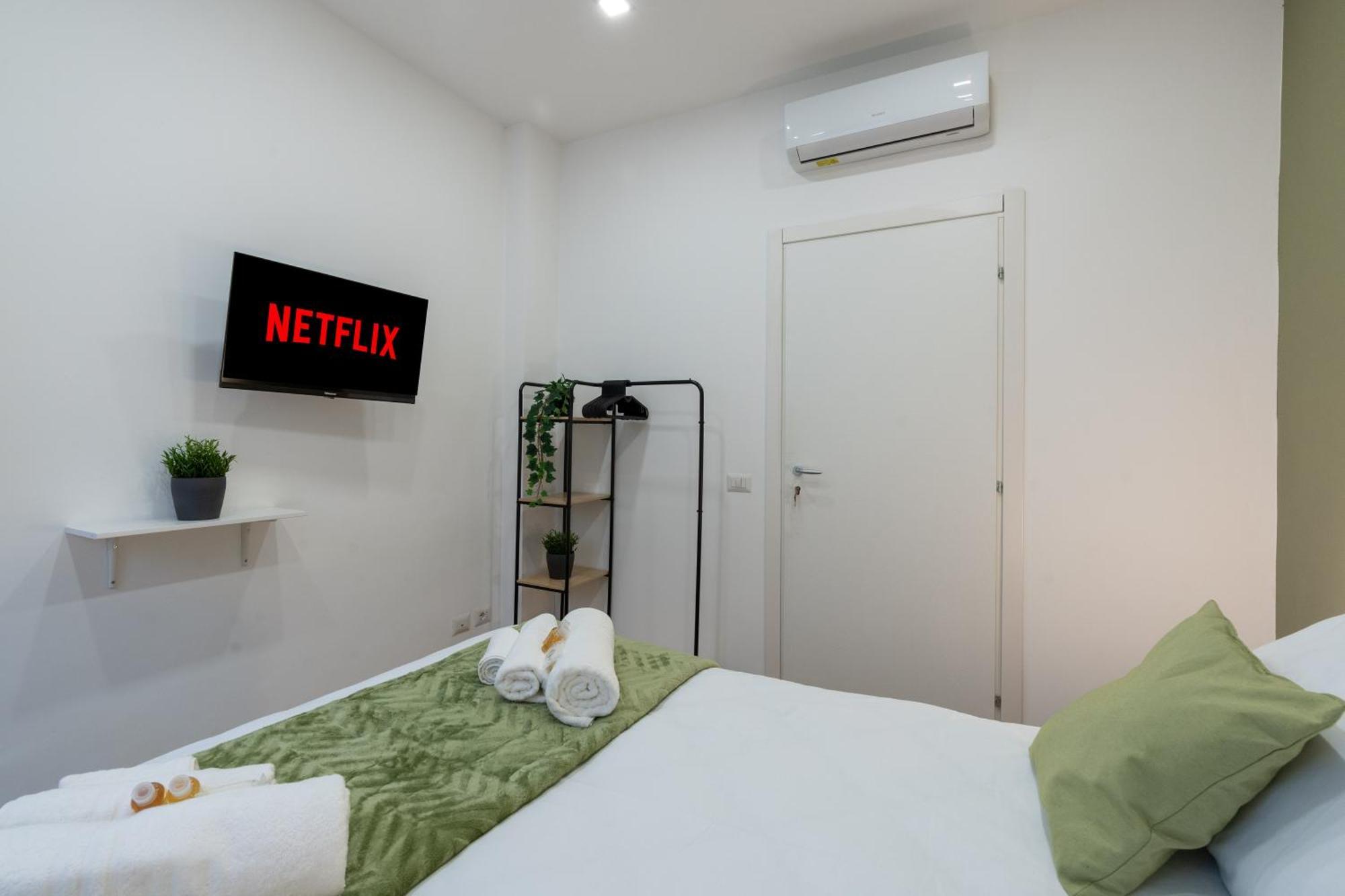 {10 Minutes From Centre} Free Wi-fi & Netflix