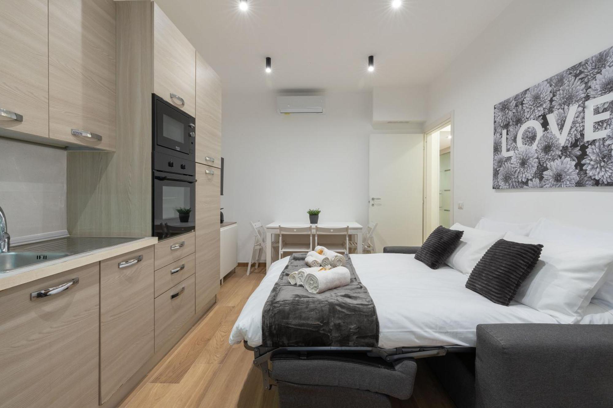 {10 Minutes From Centre} Free Wi-fi & Netflix Apartment Rom