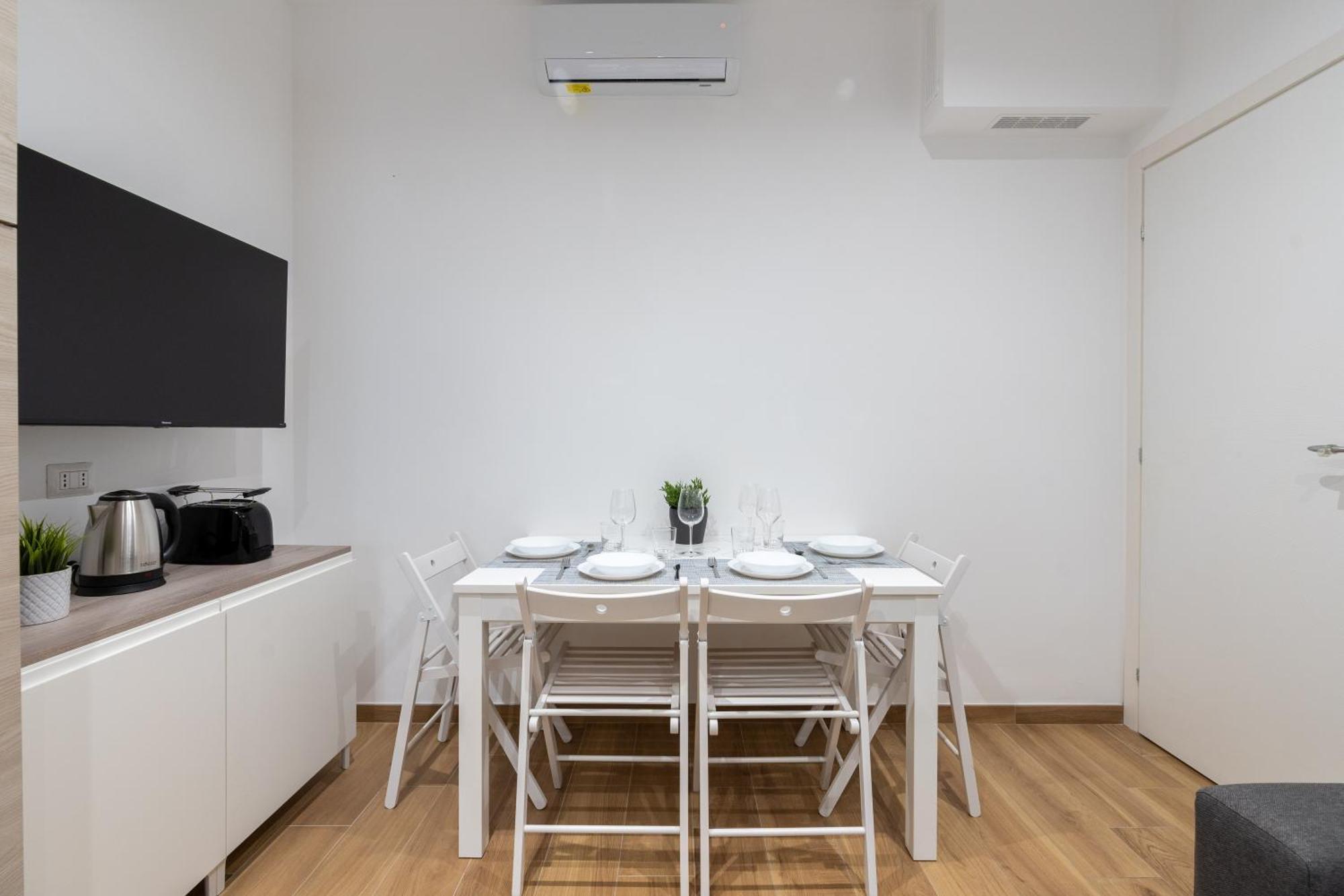{10 Minutes From Centre} Free Wi-fi & Netflix Apartment